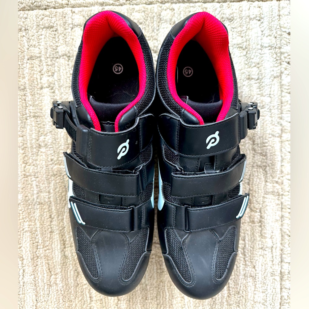 Practically new Peleton shoes size 45